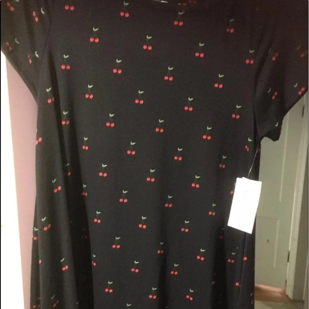 Lularoe carly cherries small NWT
